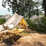 Luxe tent Kampaoh Bayona Playa Baiona