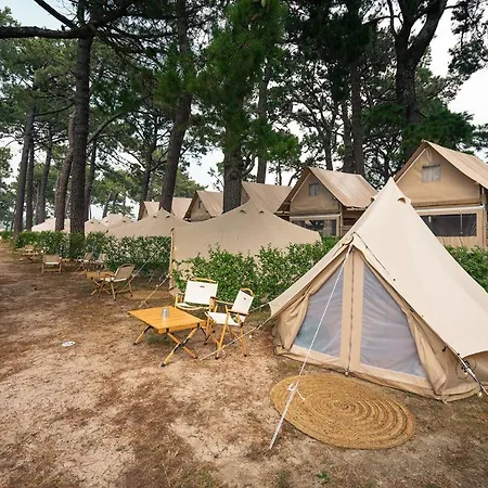 Luksusowy namiot Kampaoh Bayona Playa Baiona